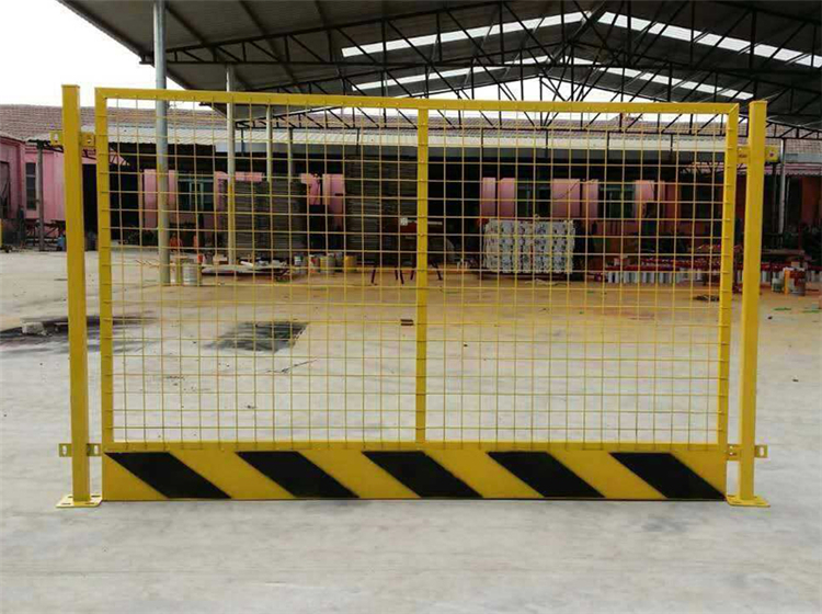 工地基坑護欄圖片3 工地基坑護欄圖片3