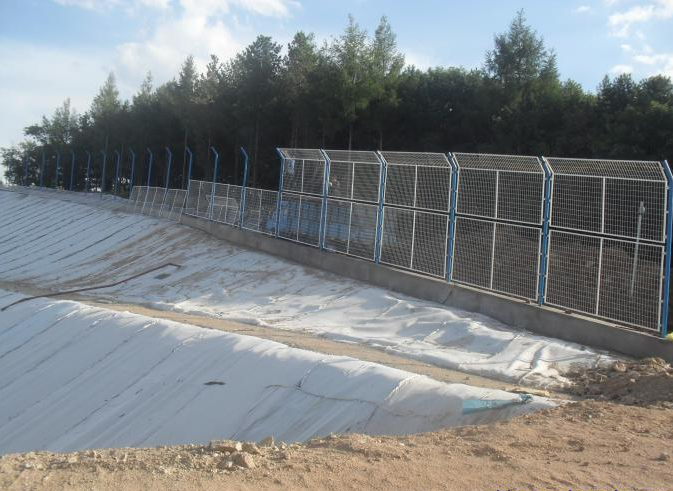 垃圾填埋場防飛散網圖片3 垃圾填埋場防飛散網圖片3