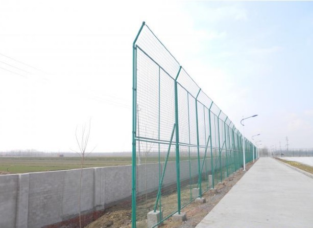 垃圾填埋場防飛散網圖片4 垃圾填埋場防飛散網圖片4