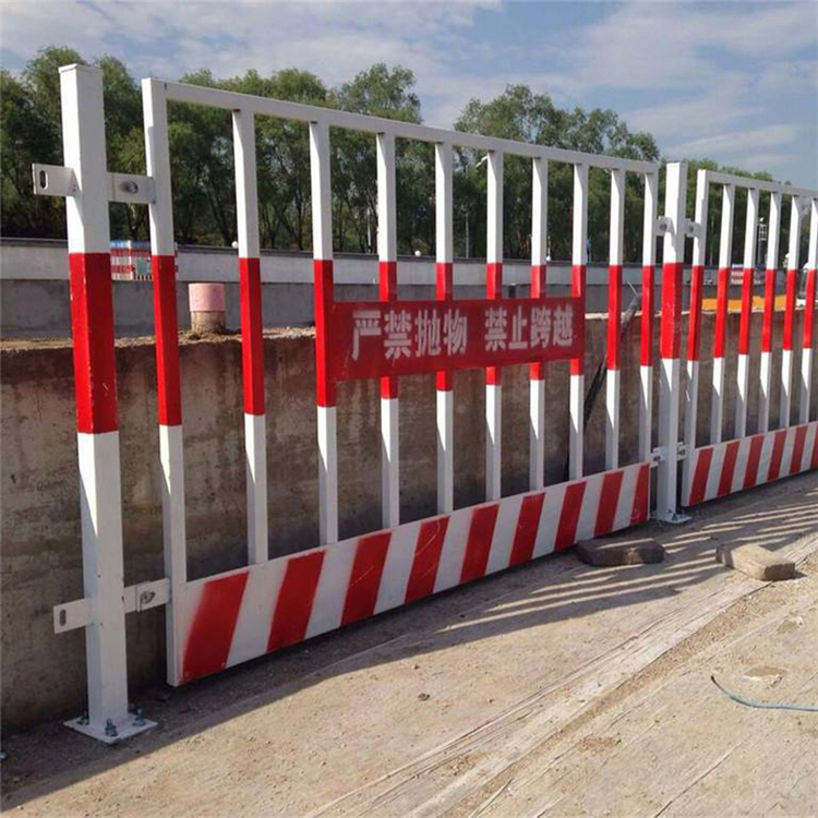 基坑臨邊護欄、基坑防護網(wǎng)圖片1 基坑臨邊護欄、基坑防護網(wǎng)圖片1