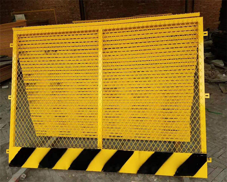 基坑臨邊護欄、基坑防護網(wǎng)圖片4 基坑臨邊護欄、基坑防護網(wǎng)圖片4