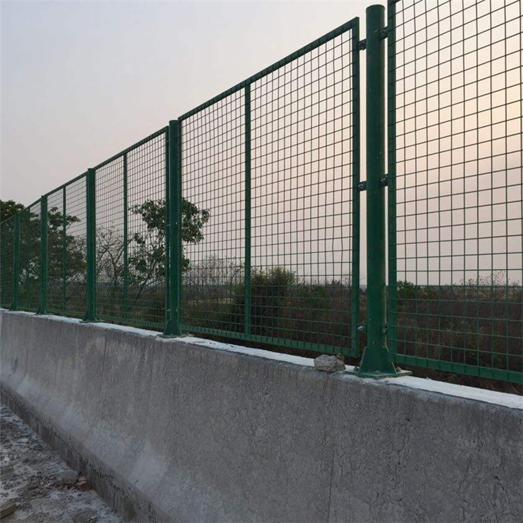 鐵路橋梁防拋網(wǎng)圖片2 鐵路橋梁防拋網(wǎng)圖片2