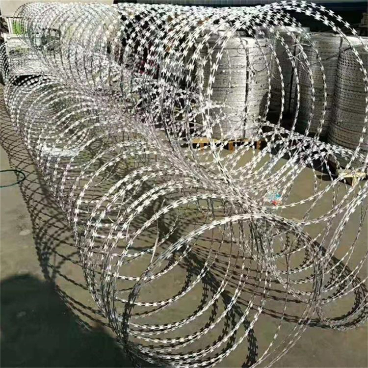 江蘇圍墻刀片刺繩圖片4 江蘇圍墻刀片刺繩圖片4