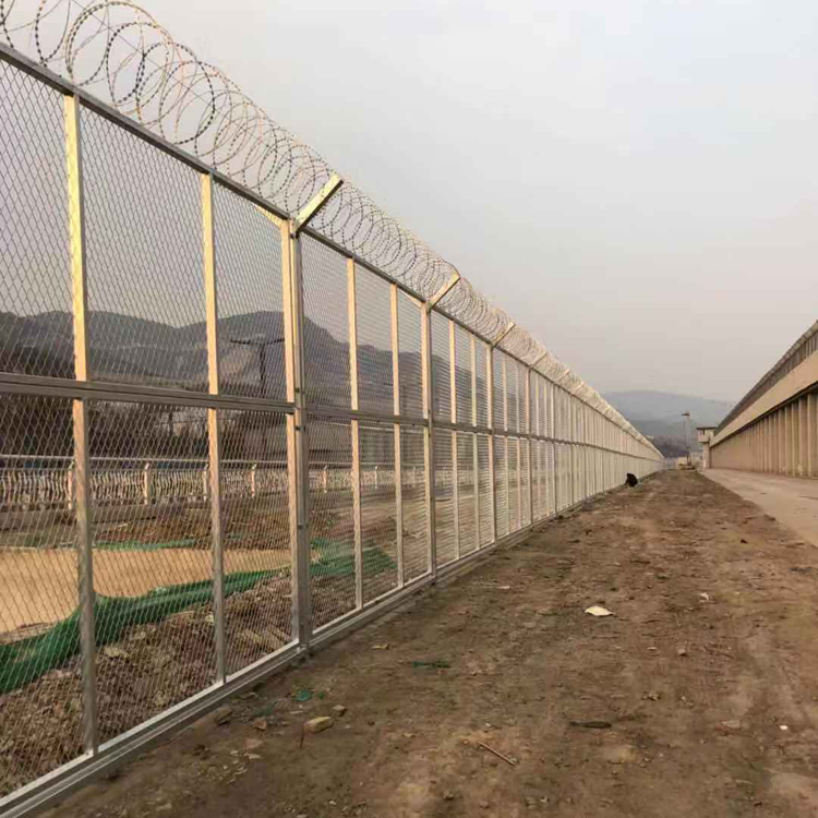 機(jī)場(chǎng)外圍隔離網(wǎng)圖片4 機(jī)場(chǎng)外圍隔離網(wǎng)圖片4