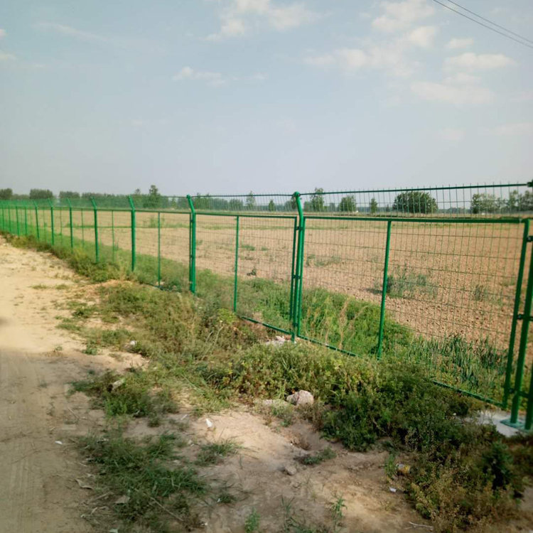 光伏電站護(hù)欄網(wǎng)圖片3 光伏電站護(hù)欄網(wǎng)圖片3