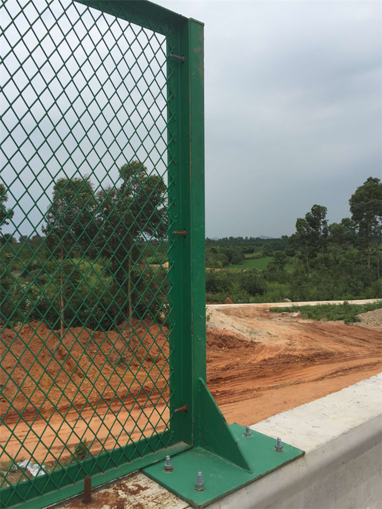 橋梁防拋網(wǎng)護欄網(wǎng)圖片2