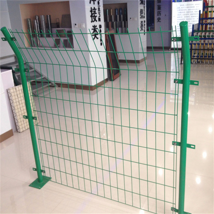 四川高速公路隔離柵圖片3