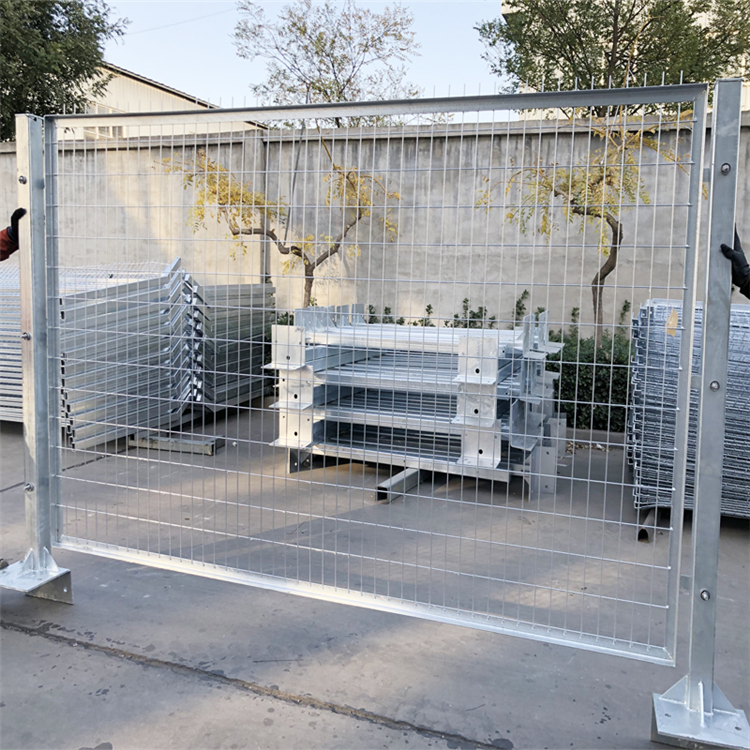 陜西加高防護(hù)柵欄圖片3