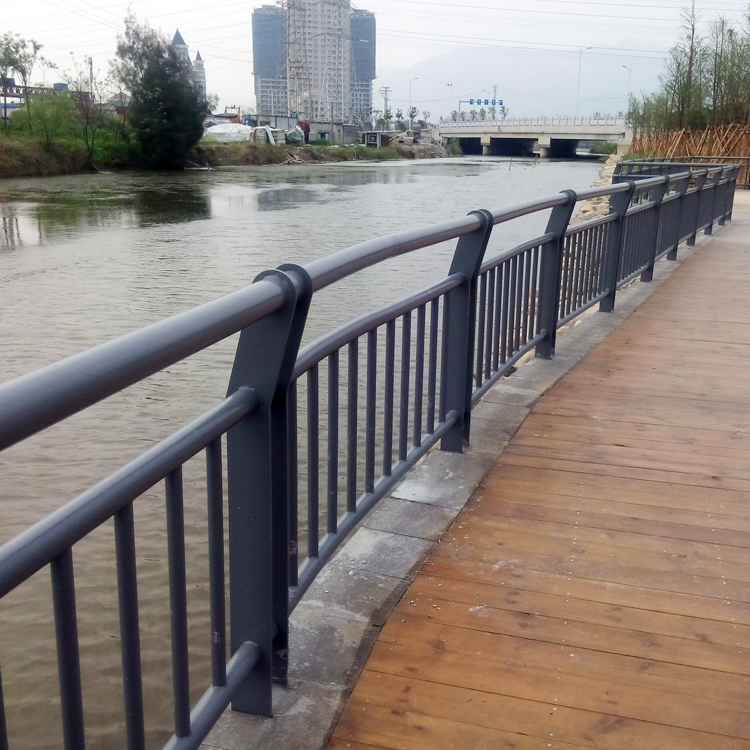 新疆復合管河道護欄圖片3 新疆復合管河道護欄圖片3