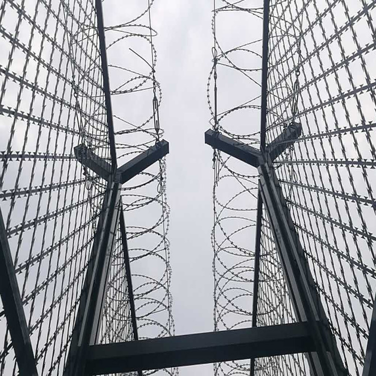 江蘇戒備區鋼網墻圖片2 江蘇戒備區鋼網墻圖片2