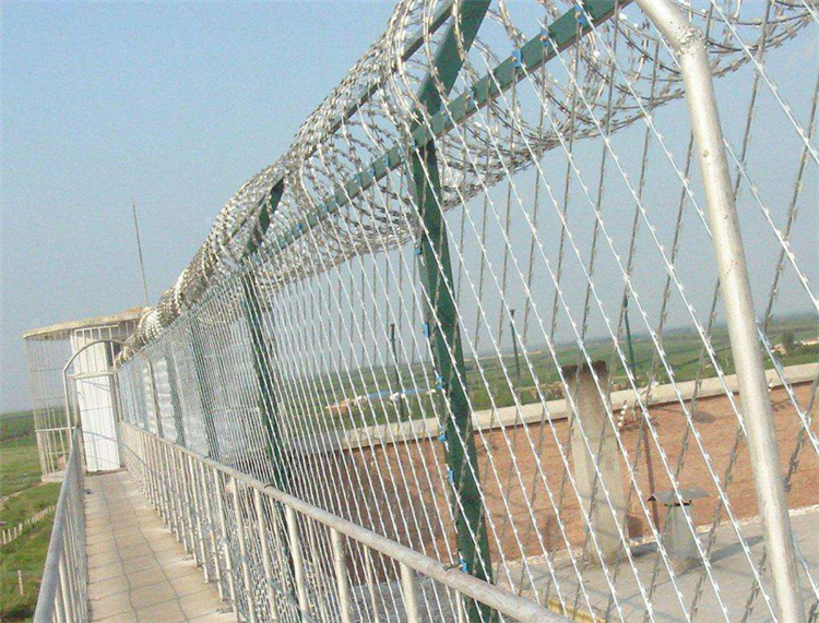 焊接菱形孔刀刺網(wǎng)圖片4 焊接菱形孔刀刺網(wǎng)圖片4