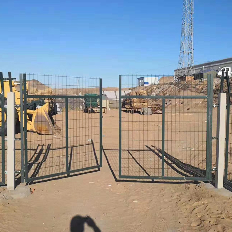 江蘇鋼絲鐵路護欄網