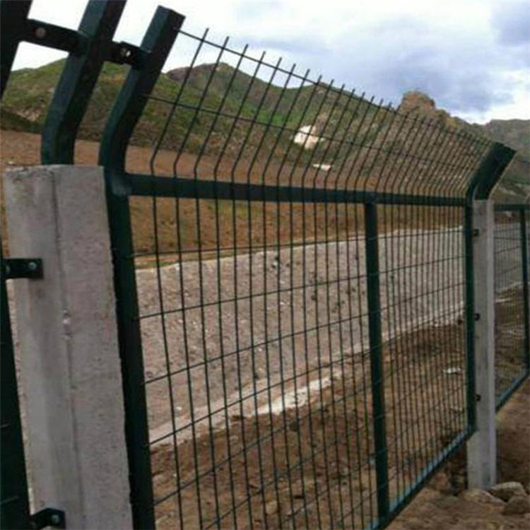 高鐵封閉網柵欄圖片3