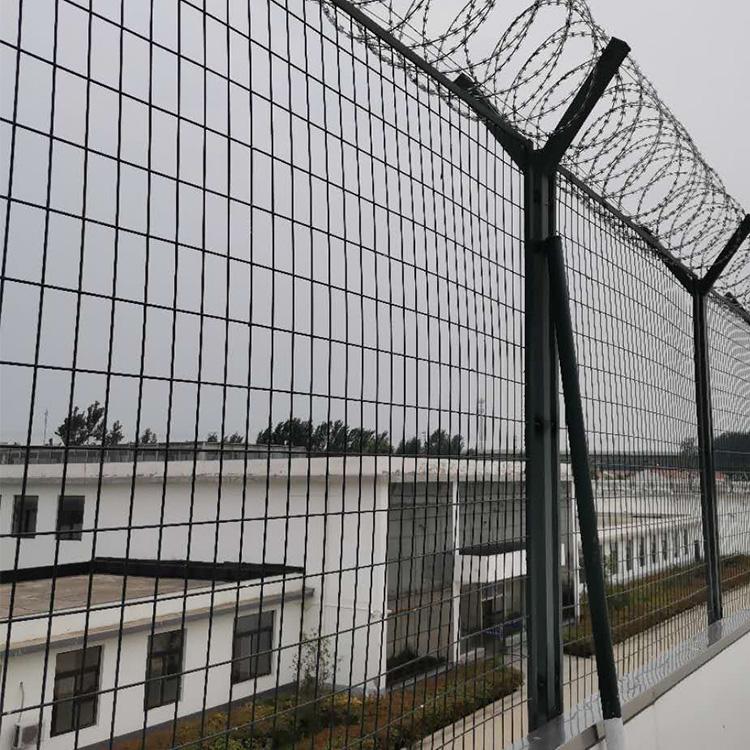 警戒區(qū)金屬隔離網(wǎng)圖片3 警戒區(qū)金屬隔離網(wǎng)圖片3