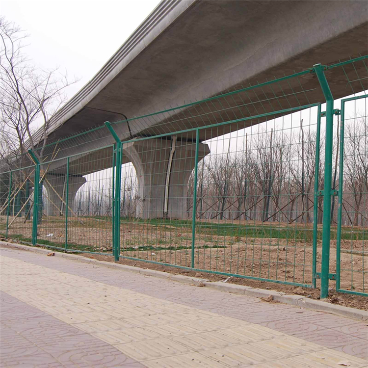 堤壩河道隔離網(wǎng)圖片4 堤壩河道隔離網(wǎng)圖片4