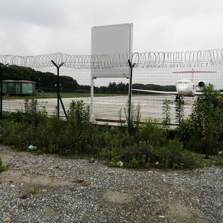 機場金屬隔離網(wǎng)安裝圖片4 機場金屬隔離網(wǎng)安裝圖片4