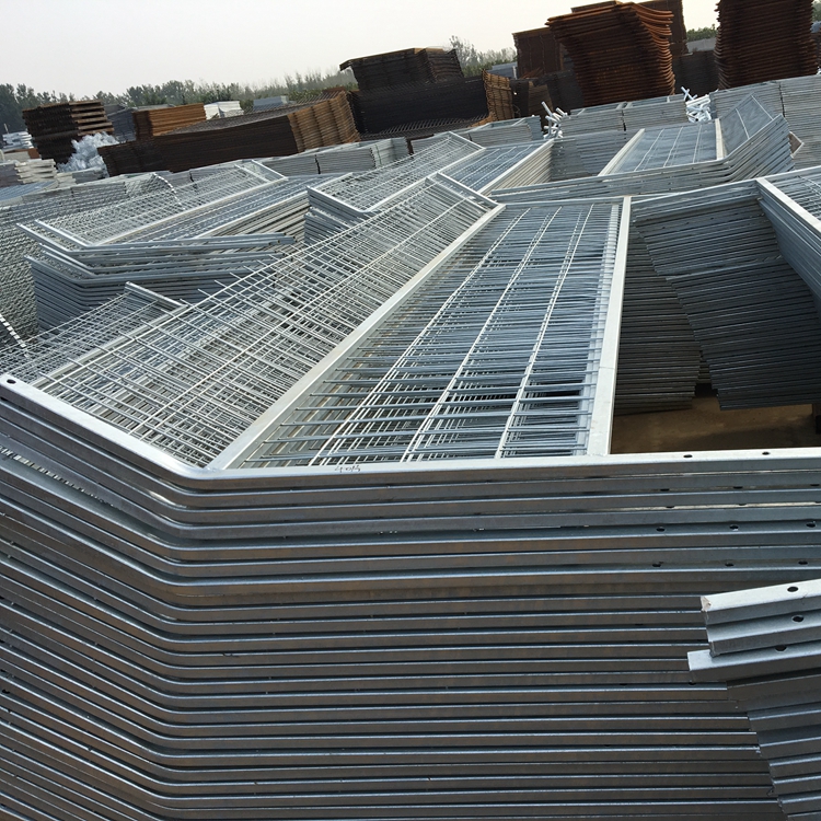 鐵路熱鍍鋅防爬刺與加高網片的制作圖片2