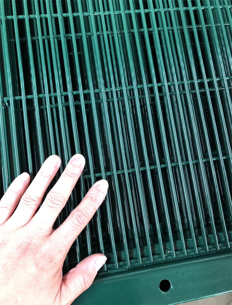 監(jiān)獄密紋網(wǎng)鋼網(wǎng)墻工程案例圖片4 監(jiān)獄密紋網(wǎng)鋼網(wǎng)墻工程案例圖片4