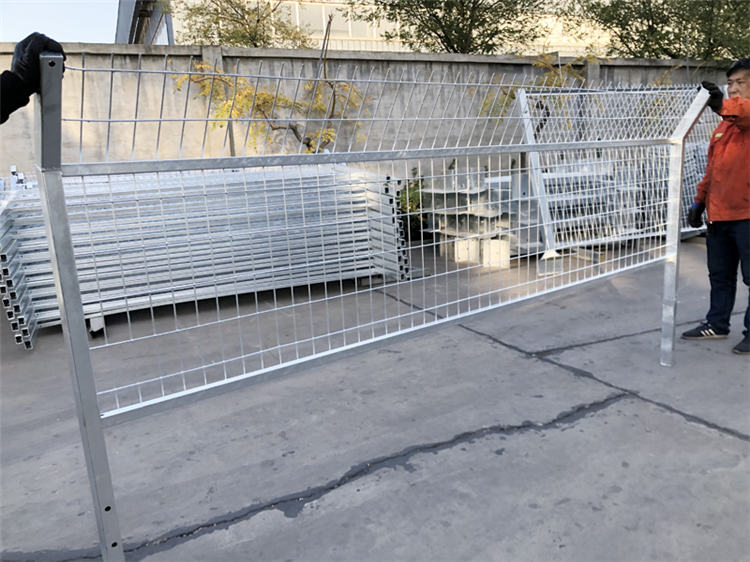 鐵路熱鍍鋅防爬刺加高網片廠家圖片1 鐵路熱鍍鋅防爬刺加高網片廠家圖片1