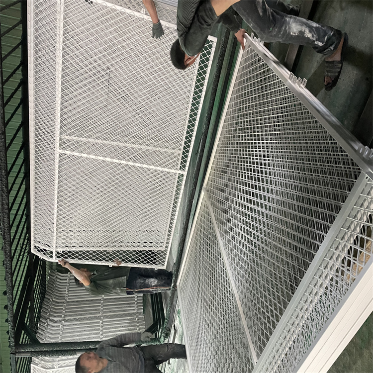 不同場區金屬護欄網的設計方案圖片3