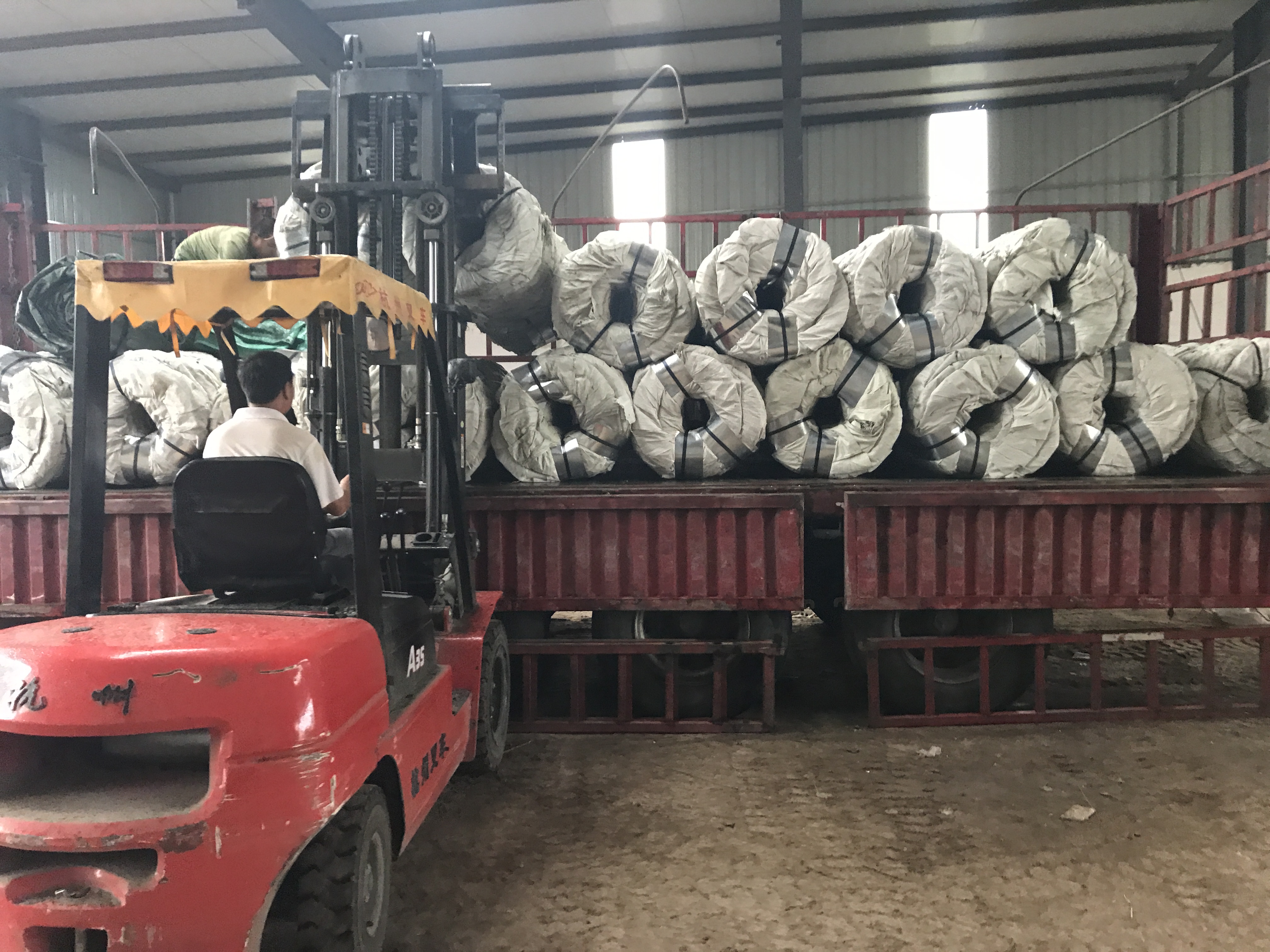 山東熱鍍鋅刺絲滾籠生產(chǎn)加工圖片3