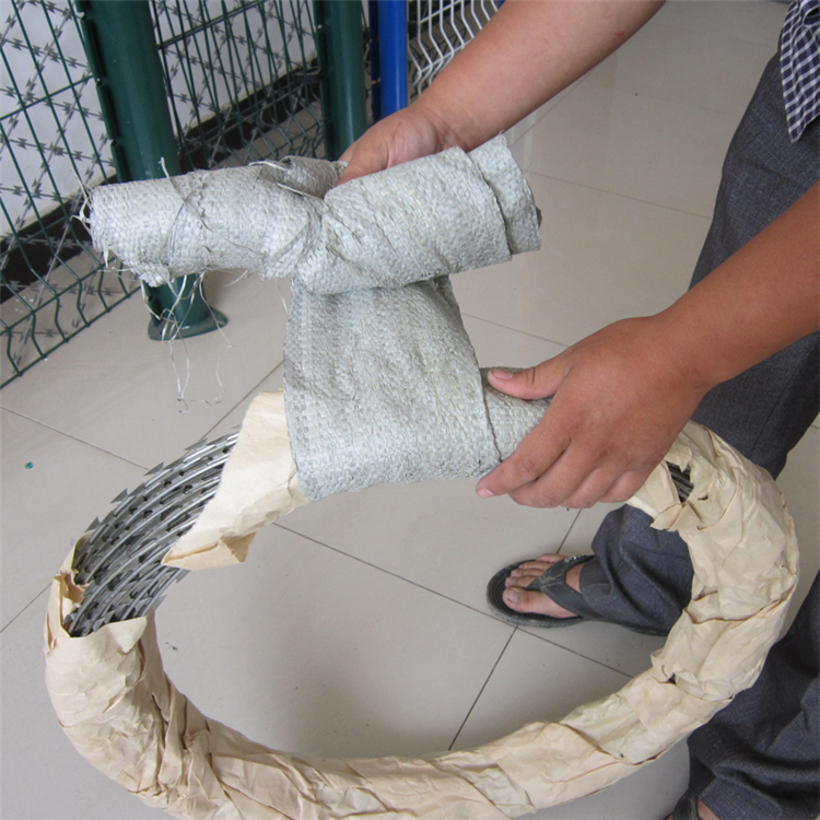 山東熱鍍鋅刺絲滾籠生產(chǎn)加工圖片4