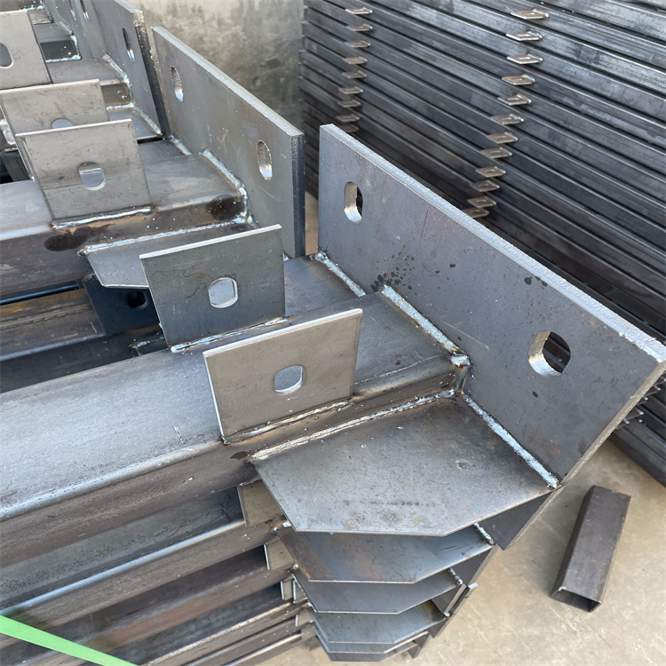 機(jī)場(chǎng)隔離柵生產(chǎn)工序