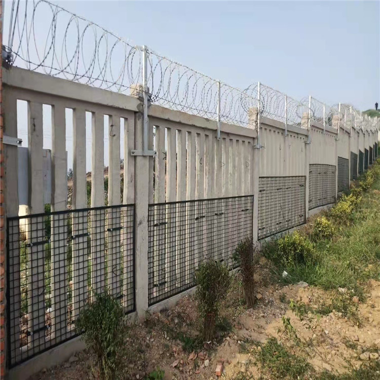 關(guān)于高鐵封閉式防護(hù)柵欄價(jià)格問題