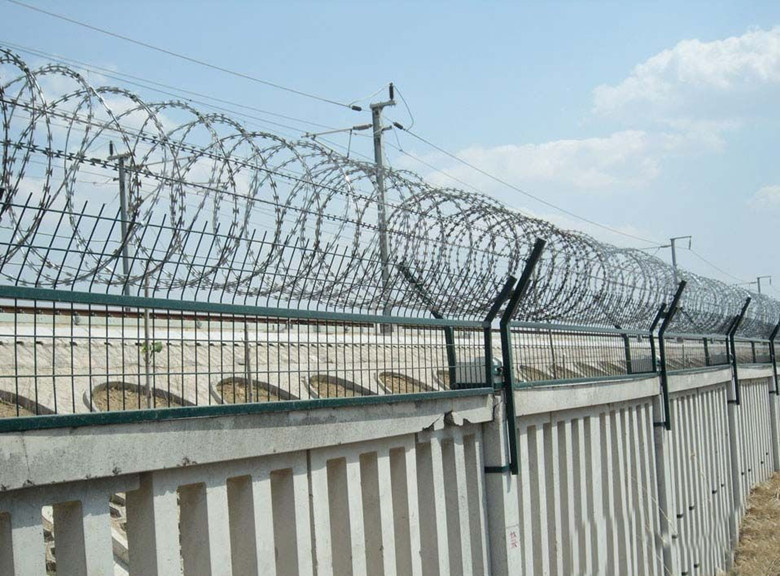 江蘇鐵路防護隔離設施中的鐵路加高網片圖片3