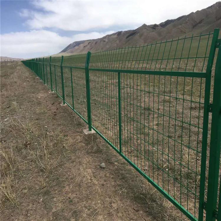 新疆公路隔離柵護(hù)欄圖片3 新疆公路隔離柵護(hù)欄圖片3