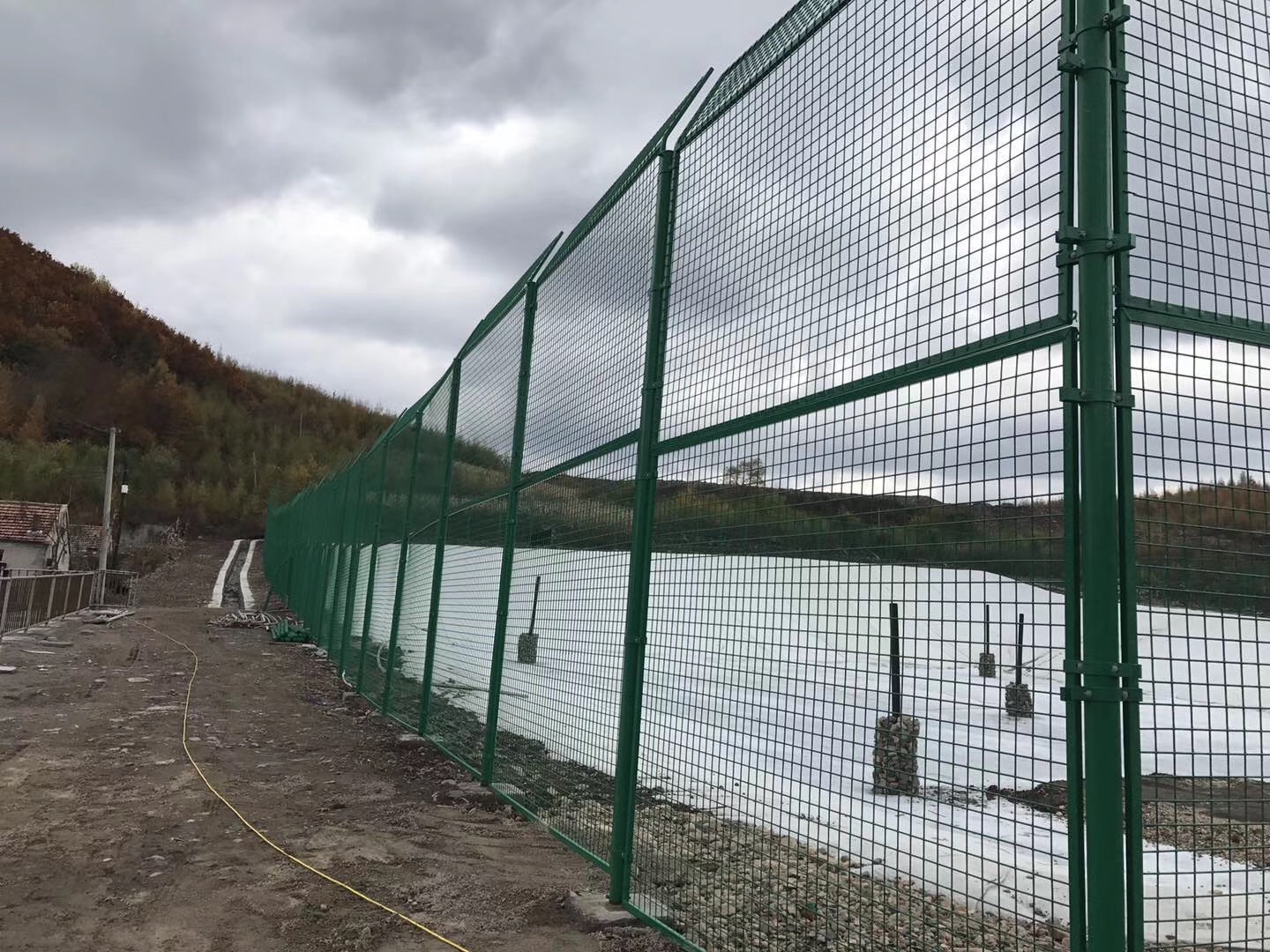 垃圾場防飛散金屬隔離網