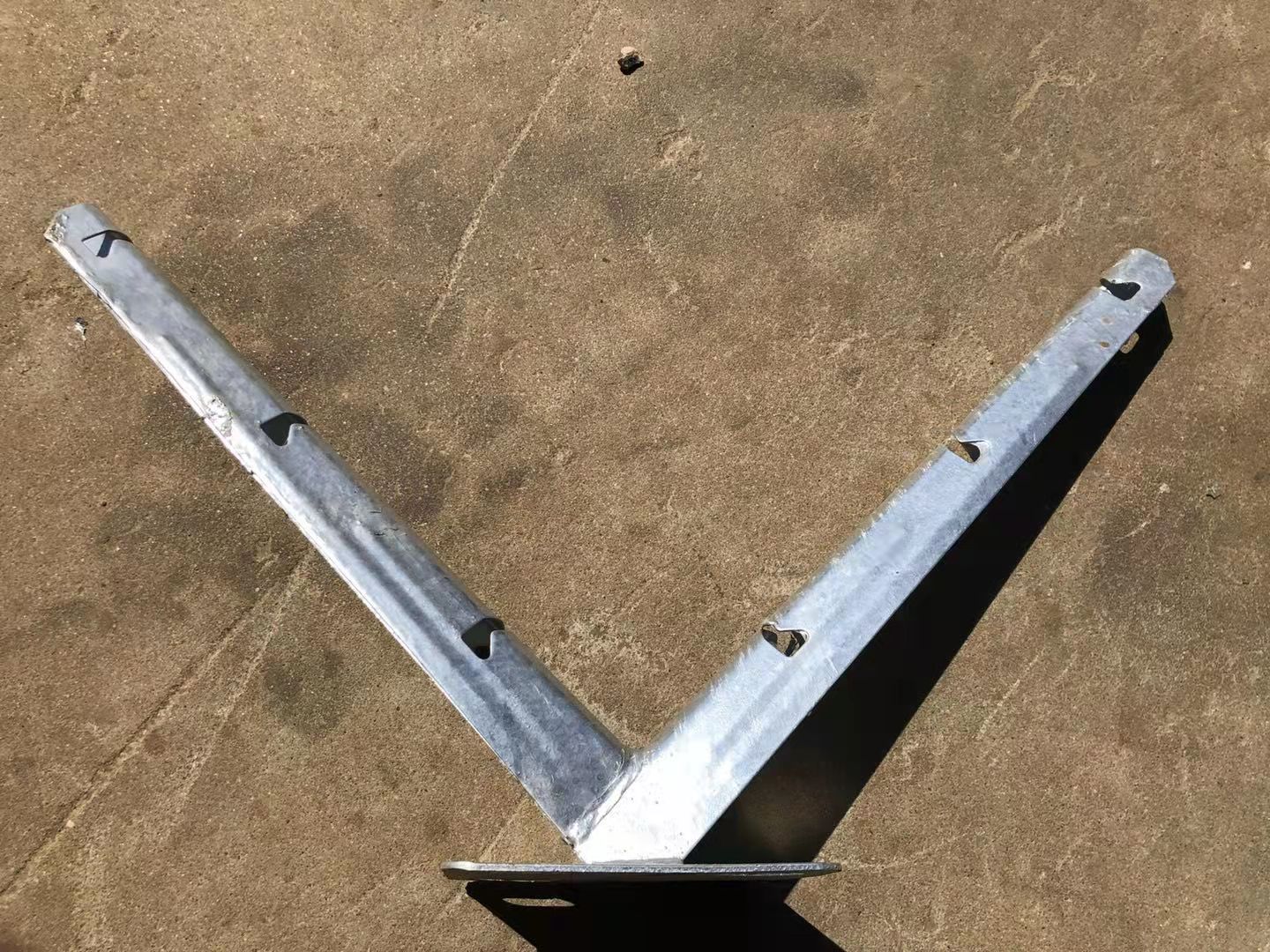 鐵路支架刀刺網(wǎng)熱鍍鋅處理