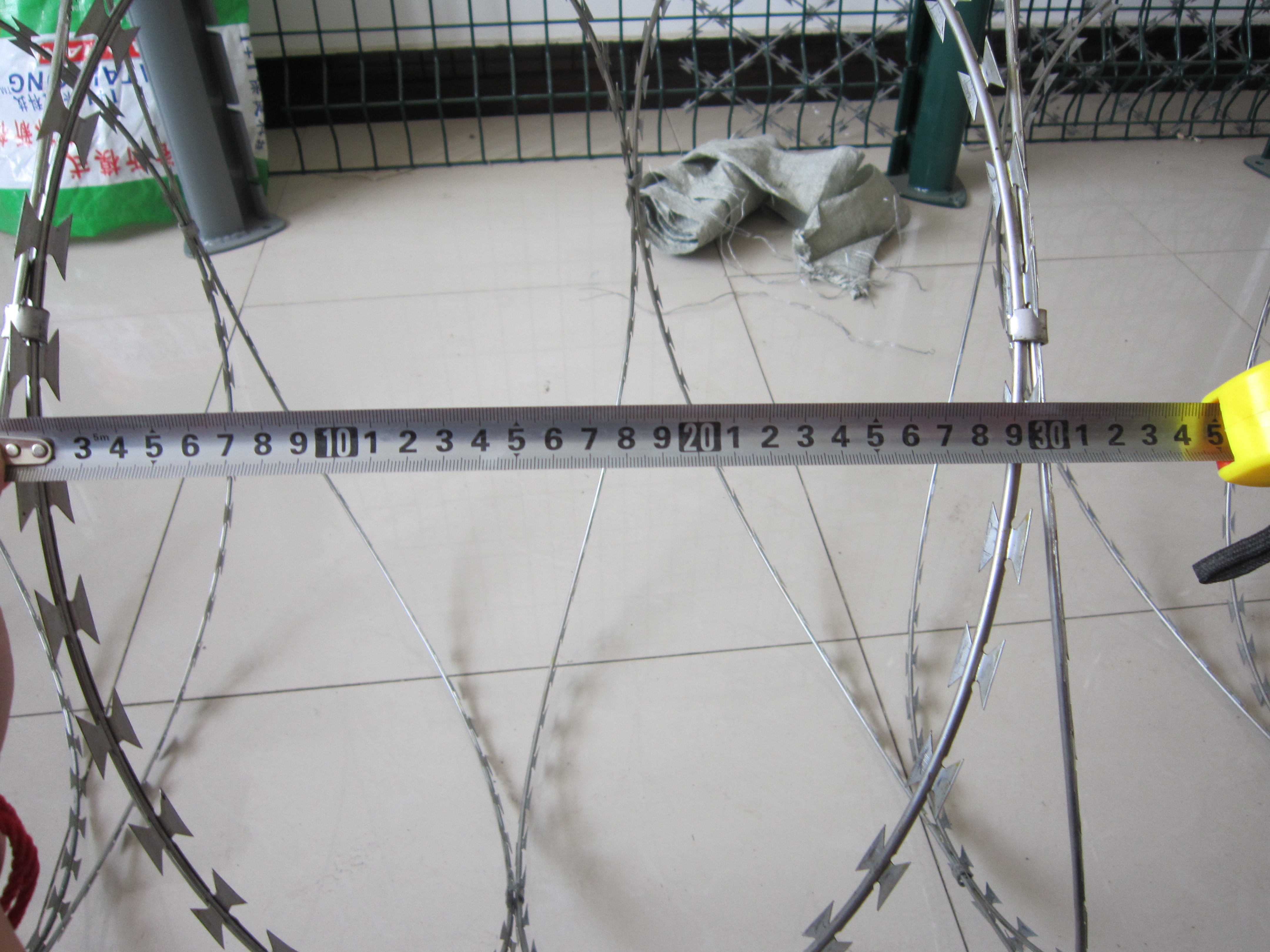 熱鍍鋅刀刺網滾籠價格以及質量圖片2