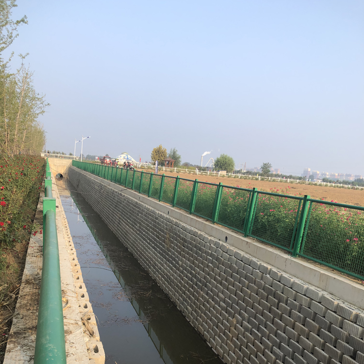 干渠河道防護金屬隔離柵圖片8