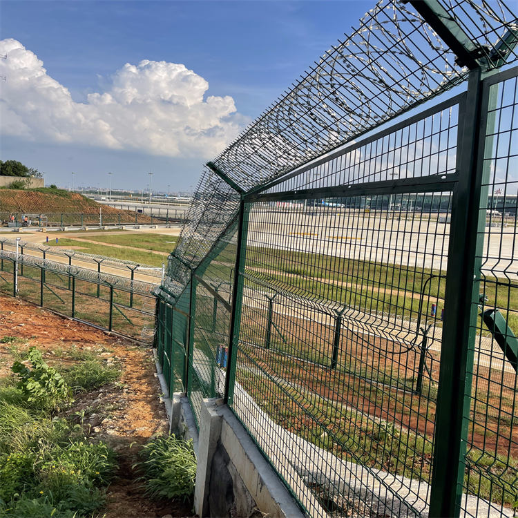 江蘇部隊機場金屬鐵絲網警戒護欄圖片3 江蘇部隊機場金屬鐵絲網警戒護欄圖片3