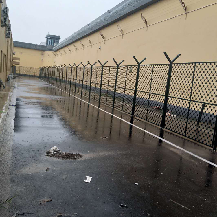 監(jiān)獄鐵絲網(wǎng)圍墻【精準(zhǔn)報(bào)價(jià)】圖片3 監(jiān)獄鐵絲網(wǎng)圍墻【精準(zhǔn)報(bào)價(jià)】圖片3