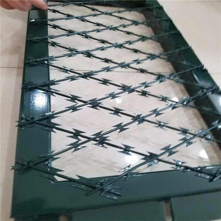 監獄看守所焊接刀片隔離網生產圖樣圖片3 監獄看守所焊接刀片隔離網生產圖樣圖片3