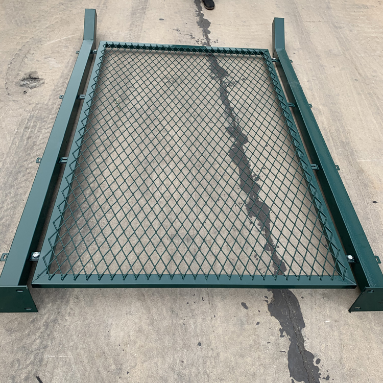 綜合保稅區(qū)金屬隔離網(wǎng)廠家介紹圖片5 綜合保稅區(qū)金屬隔離網(wǎng)廠家介紹圖片5