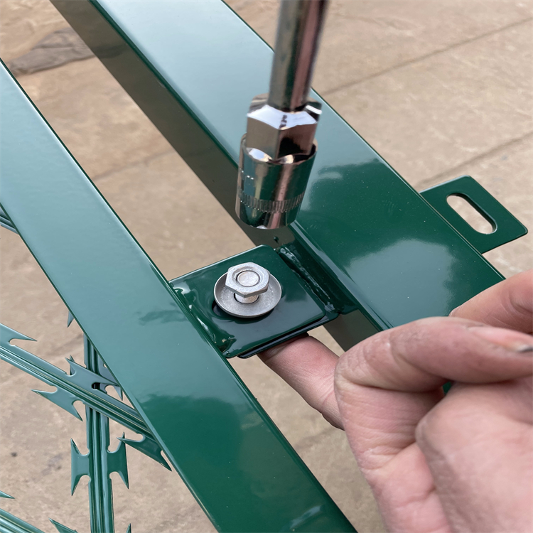 監(jiān)獄外墻金屬隔離網安裝示意圖圖片2