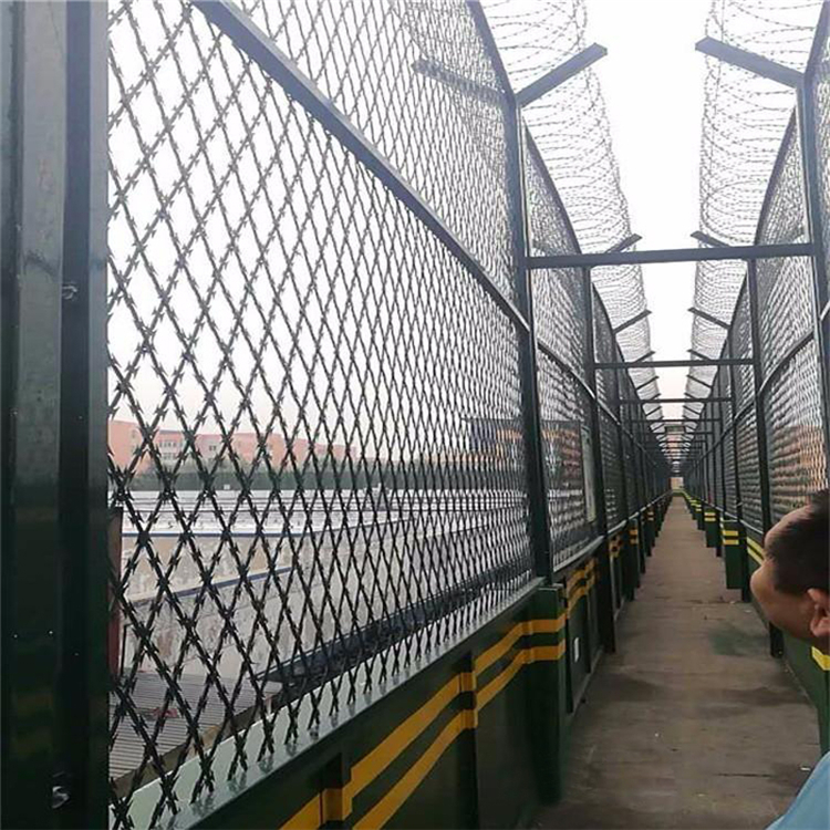 陜西監獄焊接刀片隔離網不銹鋼刀刺圖片2 陜西監獄焊接刀片隔離網不銹鋼刀刺圖片2