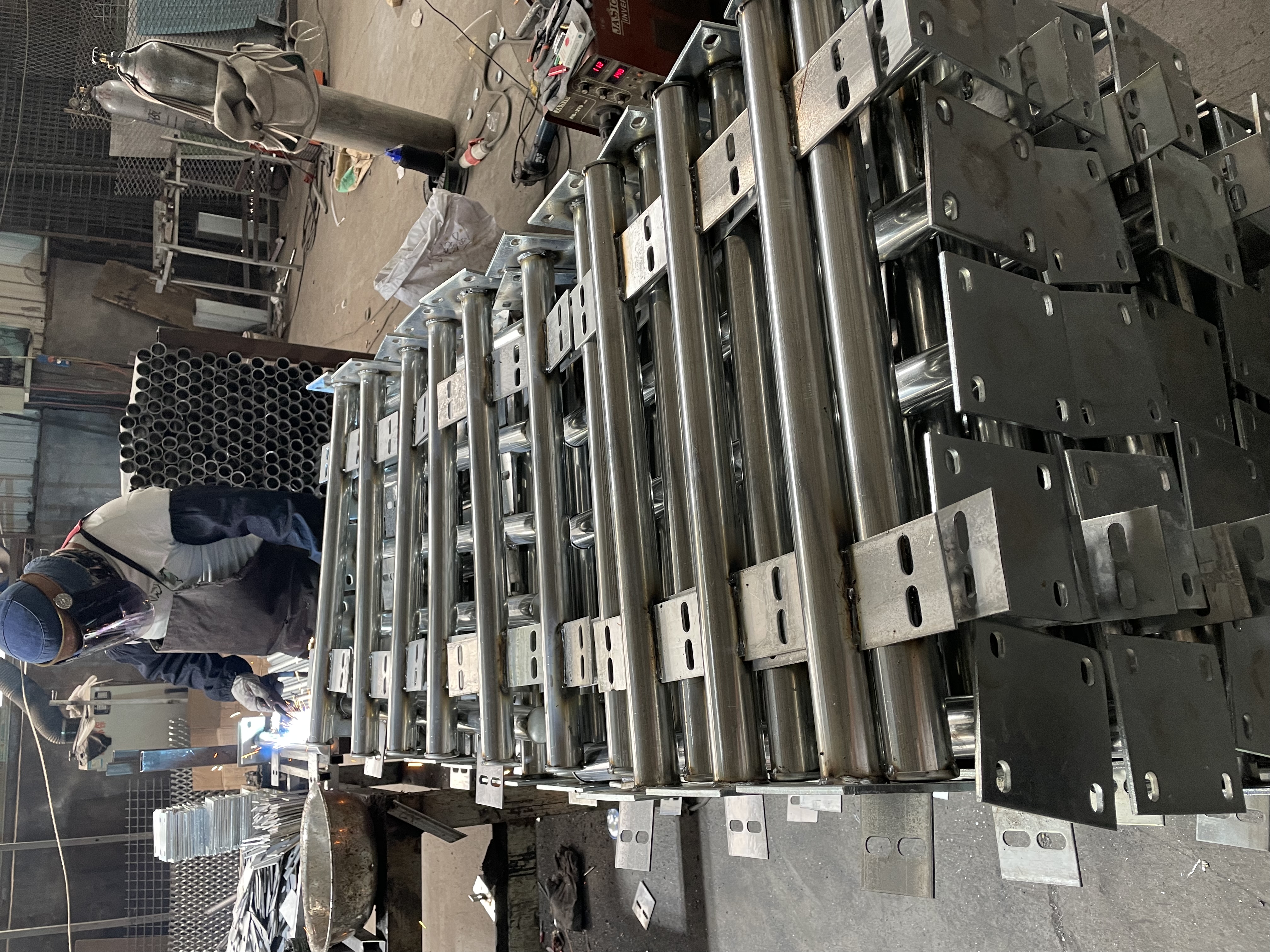 高速公路防眩網(wǎng)護(hù)欄價(jià)格圖片3