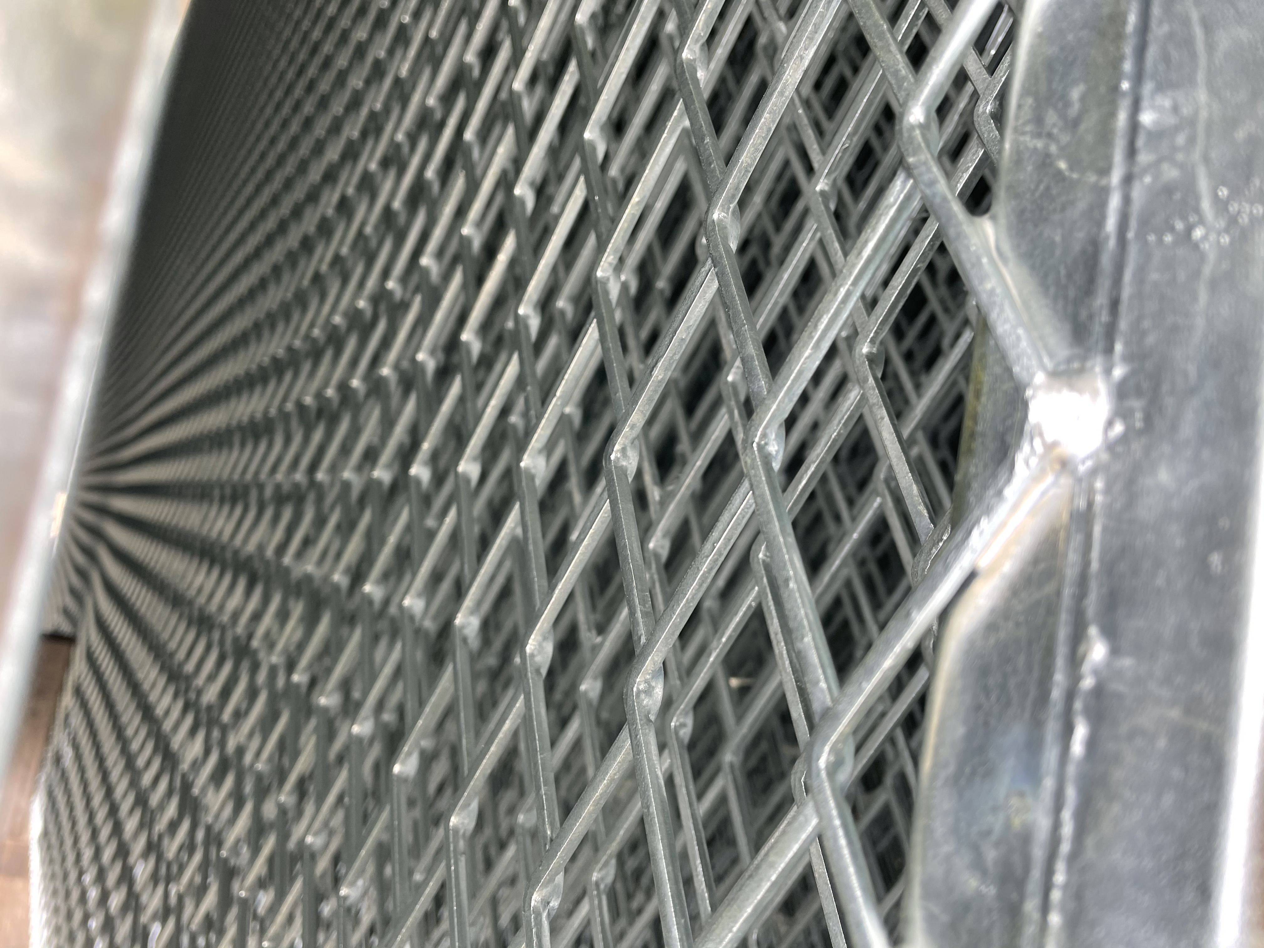 監獄鋼板菱形網孔鋼網墻圖片3