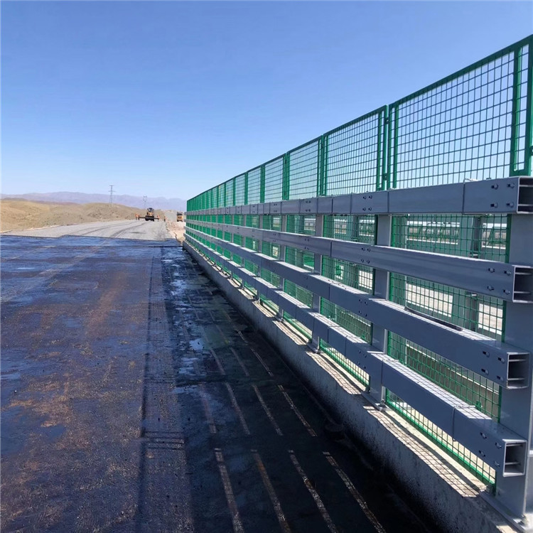 福建高速橋梁鋼板式橋梁防拋網圖片1