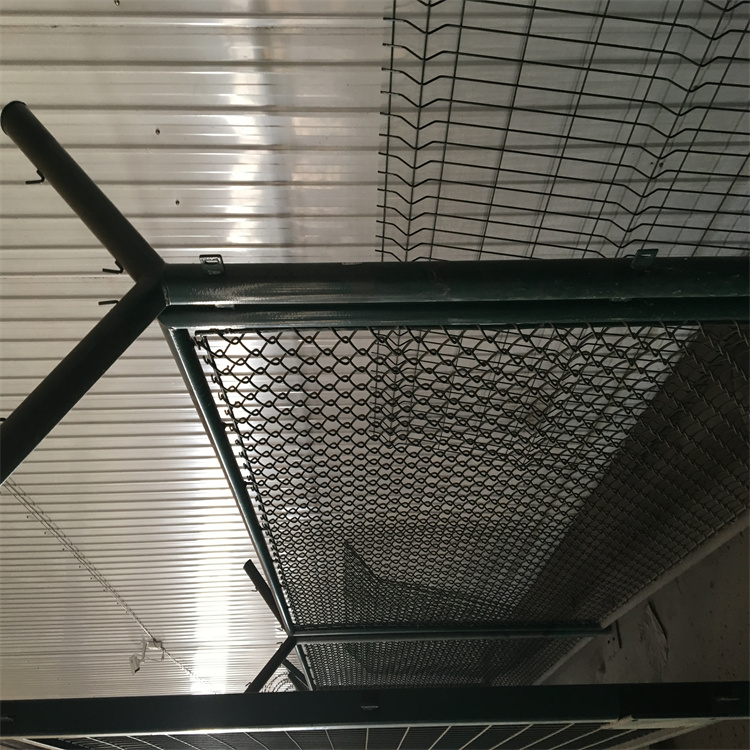 足球場外圍防護(hù)網(wǎng)圖片5 足球場外圍防護(hù)網(wǎng)圖片5